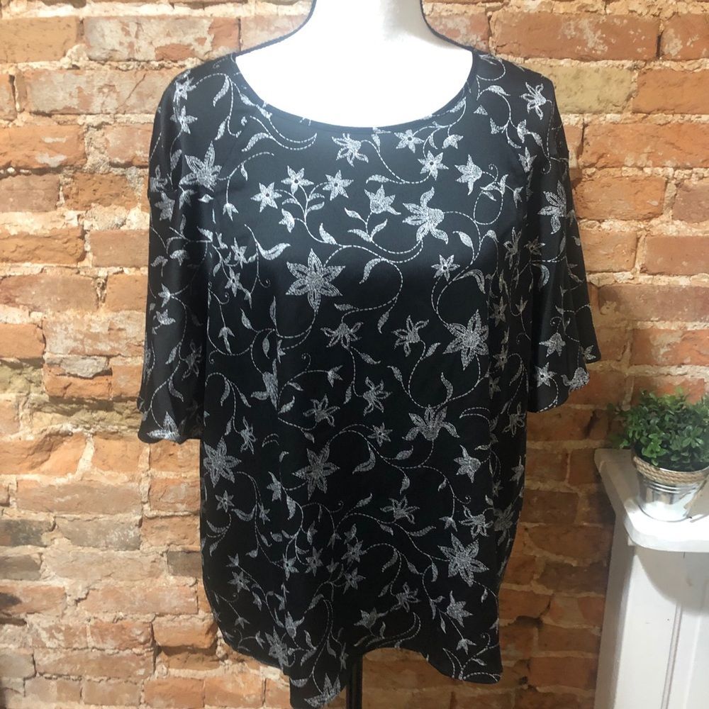 VINCE CAMUTO FLORAL BLOUSE - L